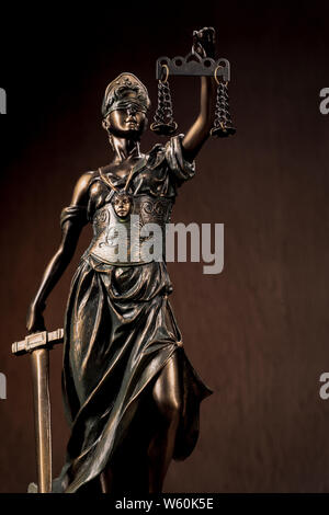 Les échelles de la Justice statue Themis Law Avocat Concept d'entreprise. - Image Banque D'Images