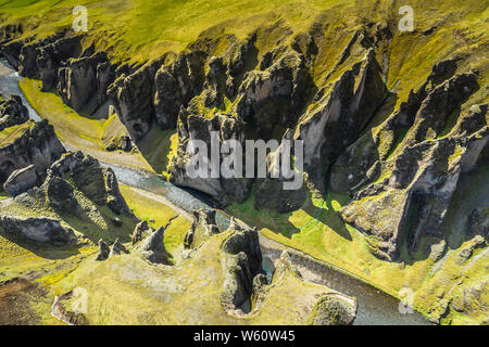 Vue aérienne de Fjadrargljufur canyon, l'Islande. Banque D'Images