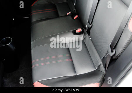 Siège de voiture en cuir. Détails intérieurs de voiture Banque D'Images