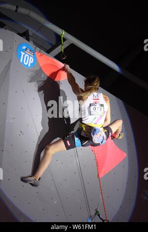 Jessica Pliz de l'Autriche participe à la tête de la femme pendant le match final de la saison 2018 Fédération Internationale du Sport de l'Escalade (IFSC) à la Coupe du Monde Banque D'Images