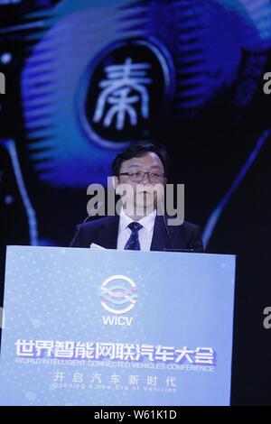 Wang Chuanfu, fondateur, président et directeur général de l'automobile chinois BYD fabricant Co Ltd, parle au cours de la Conférence mondiale de véhicules intelligents et connectés Banque D'Images