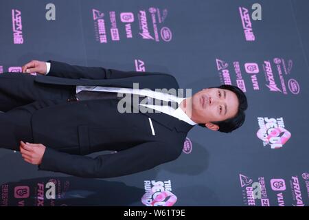 L'acteur sud-coréen Ha Jung-woo pose comme il arrive sur le tapis rouge pour le 2e 'Awards' de Séoul à Séoul, Corée du Sud, le 27 octobre 2018. Banque D'Images