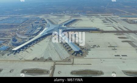 Une vue aérienne de l'Aéroport International de Qingdao Jiaodong en construction à Shanghai à la périphérie de la ville de Qingdao, Shandong en Chine de l'est pr Banque D'Images