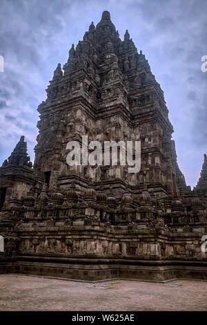 Rara Jonggrang ou Prambanan est un 9ème siècle temple hindou composé dans la région spéciale de Yogyakarta, Indonésie, dédiée à la Trimūrti. Banque D'Images