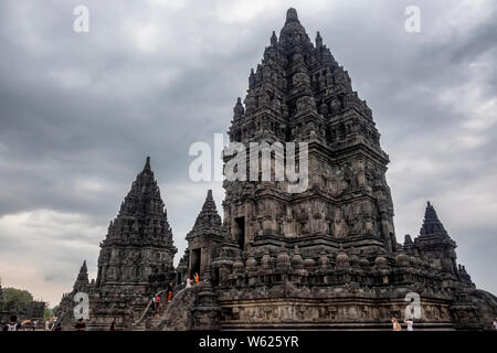 Rara Jonggrang ou Prambanan est un 9ème siècle temple hindou composé dans la région spéciale de Yogyakarta, Indonésie, dédiée à la Trimūrti. Banque D'Images