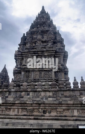 Rara Jonggrang ou Prambanan est un 9ème siècle temple hindou composé dans la région spéciale de Yogyakarta, Indonésie, dédiée à la Trimūrti. Banque D'Images