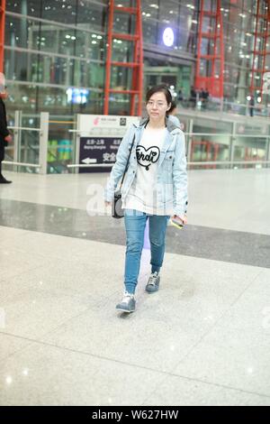 Chanteur chinois Zhang Zhang Liangying Jane ou arrive à l'aéroport international Beijing Capital avant le départ à Beijing, Chine, 24 octobre 2018. Banque D'Images