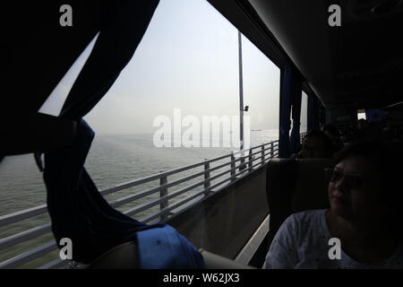 Vue sur la mer de pont, le pont Hong Kong-Zhuhai-Macao en Chine du Sud, 24 octobre 2018. Le pont Hong Kong-Zhuhai-Macao, Banque D'Images