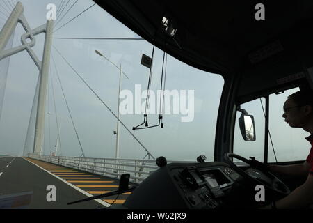 Vue sur la mer de pont, le pont Hong Kong-Zhuhai-Macao en Chine du Sud, 24 octobre 2018. Le pont Hong Kong-Zhuhai-Macao, Banque D'Images