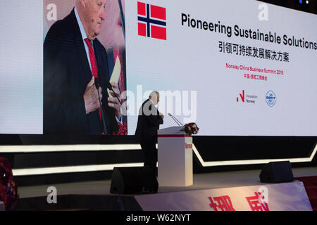 Le roi norvégien Harald V prononce le discours au Sommet des affaires 2018 Norway-China : Pionnier des solutions durables à Beijing, Chine, 16 Octobre Banque D'Images