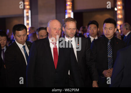 Le roi norvégien Harald V, centre, assiste à l'Norway-China Business Summit 2018 : Pionnier des solutions durables à Beijing, Chine, 16 octobre 2018. Banque D'Images