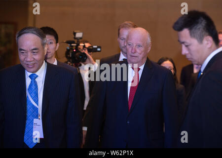 Le roi norvégien Harald V, centre, assiste à l'Norway-China Business Summit 2018 : Pionnier des solutions durables à Beijing, Chine, 16 octobre 2018. Banque D'Images