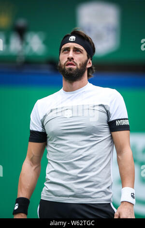 Nikoloz Basilashvili de Géorgie réagit comme il est en concurrence contre Alexander Zverev de l'Allemagne dans leur deuxième match du masculin au cours de la Banque D'Images