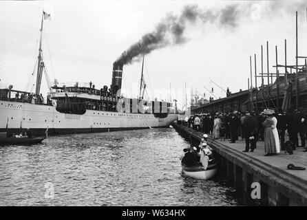 Le steamship Arcturus qui partent de l'Afrique du port d'Helsinki, ca. 1900 Banque D'Images