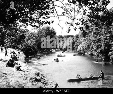 Rivière à Knaresborough dans les années 1930 Banque D'Images
