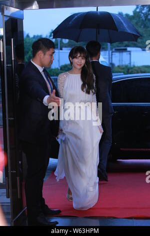 L'actrice et modèle sud-coréen Jung Hye-sung arrive sur le tapis rouge pour le 13e Prix International de Théâtre 2018 à Séoul, Corée du Sud, 3 Sep Banque D'Images