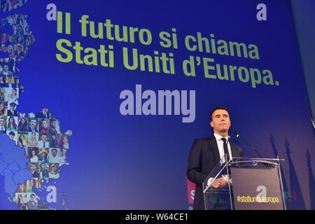 L'avenir s'appelle les États-Unis d'Europe. Réunion du PD au Ice Palace à Milan. Dans la photo Sandro Gozi (SEBASTIANO TERRENI/Fotogramma, Milano - 2018-01-20) ps la photo peut être utilisée à l'égard du contexte dans lequel elle a été prise, et sans intention diffamatoire de la dignité des personnes représentées (SEBASTIANO TERRENI/Fotogramma, PHOTO ARCHIVE - 2019-07-31) p.s. la foto e' utilizzabile nel rispetto del contesto dans cui e' stata scattata, e senza intento del diffamatorio decoro delle persone rappresentate Banque D'Images