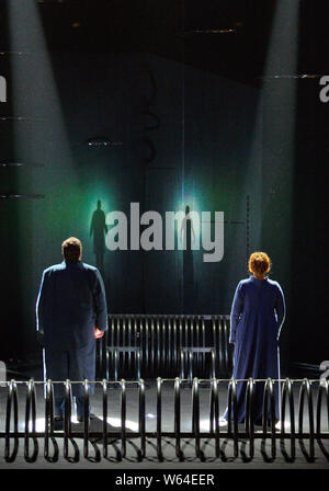 Bayreuth, Allemagne. 09 juillet, 2019. Stephen Gould (Tristan) et Petra Lang (Isolde) sont sur scène dans une répétition de l'opéra 'Tristan und Isolde' dans le cadre du Festival de Bayreuth. Les cinq ans de production Directeur du Festival Wagner, qui célèbre sa première sur 01.08.2019, sera présenté pour la dernière fois cette année. Enrico Nawrath/crédit : Bayreuth Festspiele/DPA - ATTENTION : l'utilisation de l'Internet que par la taille max. de 1000 x 1000 pixels - gratuitement utiliser seulement avec mention de la complète credit/dpa/Alamy Live News Banque D'Images