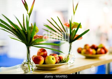 Une décoration faite de pommes, des aliments de santé de décors Banque D'Images