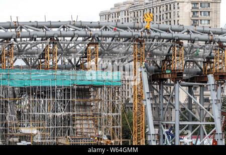 Vue sur le site de construction de l'hôtel de patinage de vitesse pour les Jeux Olympiques d'hiver de 2022 à Beijing, Chine, 30 septembre 2018. La construction Banque D'Images