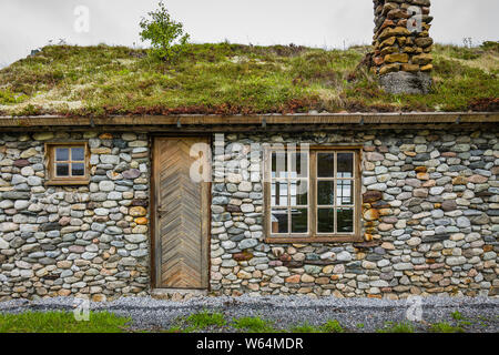 Maison en pierre construite en utilisant les matériaux de la plage sur l'île, la Norvège. Leka Banque D'Images