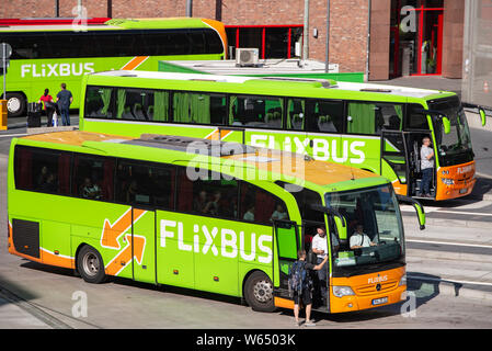 Flixbusses à la station de bus dans la région de Frankfurt am Main à la Stuttgarter Straße 26 Banque D'Images