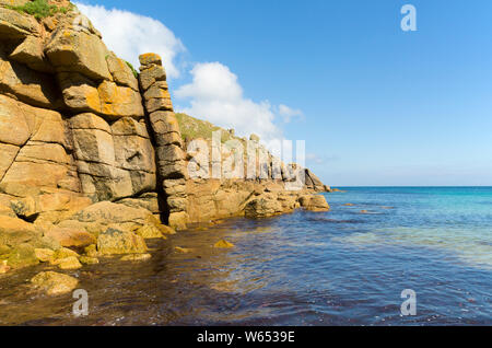 Porthgwarra Cove à West Cornwall Banque D'Images