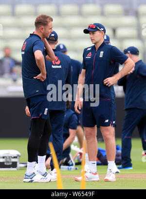 L'Angleterre Stuart Général (à gauche) et Joe durant la session Root filets à Edgbaston, Birmingham. Banque D'Images