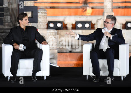 L'acteur britannique Henry Cavill, à gauche, et l'Américain Christopher McQuarrie Chine assister à la première du film "Mission : Impossible - Fallout' Banque D'Images