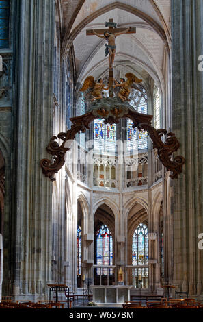 Église Saint-maclou ; autel, grand crucifix, anges, gothique flamboyant ; 1521 ; catholiques ; stone, arches, édifice religieux, l'Europe, Rouen Normandie ; Franc ; Banque D'Images