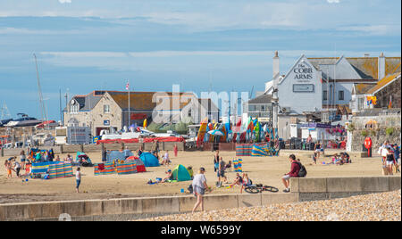 Lyme Regis, dans le Dorset, UK. Le 31 juillet 2019. Météo France : lumineux et ensoleillé matin à Lyme Regis. Une belle matinée ensoleillée et lumineuse à la station balnéaire de Lyme Regis. Credit : Celia McMahon/Alamy Live News. Banque D'Images