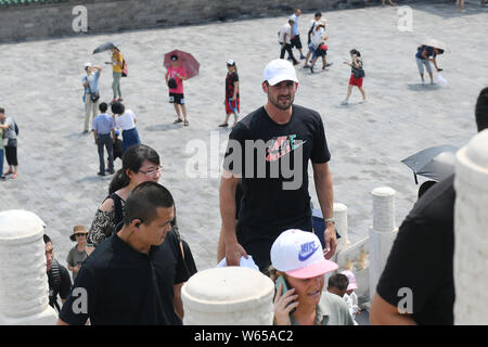 Star de la NBA Kevin Love des Cleveland Cavaliers visite la salle de prière pour les bonnes récoltes dans le Temple du Ciel, Tiantan, également connu sous le nom de Beijing, Chi Banque D'Images