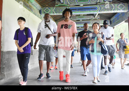 Star de la NBA De'Aaron Fox de Sacramento Kings, plus hauts, visite le Temple du Ciel, Tiantan, également connu sous le nom de Beijing, Chine, 10 août 2018. Banque D'Images