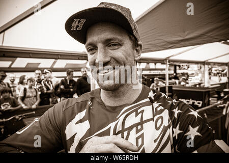 22 AOÛT 2015 - VAL DI SOLE, TRENTINO, en Italie. Aaron Gwin (Etats-Unis) à la Coupe du Monde de vélo de montagne UCI Banque D'Images