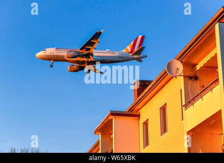 Germanwings, Landeanflug Meteorstrasse Flugzeug,,,, Tegel, Berlin, Deutschland Reinickendorf Banque D'Images