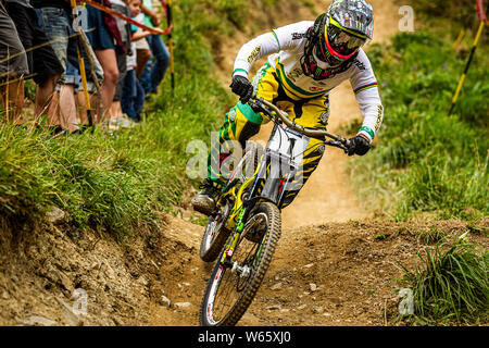 2 septembre 2011 - Champéry, Suisse. Sam Hill (AUS) course à l'UCI Vtt Descente Monde Champioinships. Le port de la nation australienne Banque D'Images