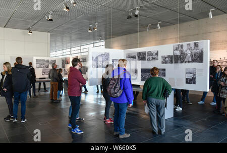 Ausstellung, Topographie des terreurs, Niederkirchnerstrasse, Kreuzberg, Berlin, Deutschland Banque D'Images