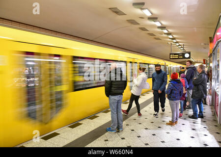 U9, Bahnhof Zoologischer Garten, Charlottenburg, Berlin, Deutschland Banque D'Images