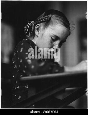 Haskell Comté, Kansas. Il y a dans Haskell Comté un grand nombre de variables et de l'utilisation d'une roo . . . ; Portée et contenu : la légende complète se lit comme suit : Haskell Comté, Kansas. Il y a dans Haskell Comté un grand nombre de variables et de l'exploitation d'une chambre d'écoles, d'un grade à l'école consolidée et Sublette deux écoles secondaires. Une autre école secondaire, juste en dehors de la comté, propose un certain nombre d'enfants dans une partie du comté. Les gens ici sont beaucoup intéressés à toutes leurs écoles, beaucoup plus que n'est vrai dans de nombreuses parties du pays, et c'est la règle générale que tous les non-enfant Mennonite g Banque D'Images