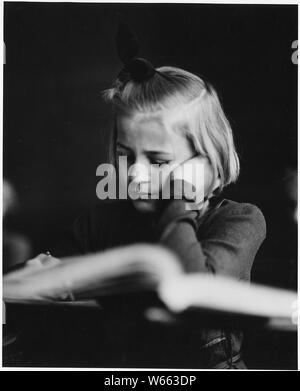 Haskell Comté, Kansas. Il y a dans Haskell Comté un grand nombre de variables et de l'utilisation d'une roo . . . ; Portée et contenu : la légende complète se lit comme suit : Haskell Comté, Kansas. Il y a dans Haskell Comté un grand nombre de variables et de l'exploitation d'une chambre d'écoles, d'un grade à l'école consolidée et Sublette deux écoles secondaires. Une autre école secondaire, juste en dehors de la comté, propose un certain nombre d'enfants dans une partie du comté. Les gens ici sont beaucoup intéressés à toutes leurs écoles, beaucoup plus que n'est vrai dans de nombreuses parties du pays, et c'est la règle générale que tous les non-enfant Mennonite g Banque D'Images