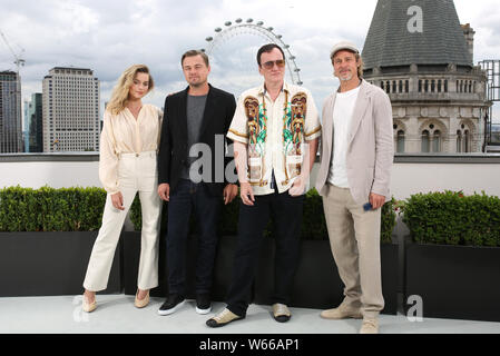 Margot Robbie, Leonardo DiCaprio, Quentin Tarantino et Brad Pitt assistant à un photocall pour Il était une fois... À Hollywood, qui a eu lieu au Corinthia Hotel, Londres. Banque D'Images