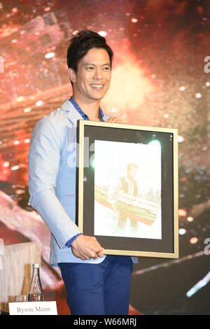 L'acteur américain Byron Mann participe à une conférence de presse pour nouveau film 'gratte-ciel' à Hong Kong, Chine, le 5 juillet 2018. Banque D'Images