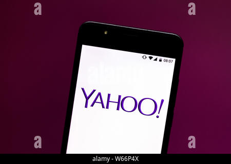 8 juillet 2019, Brésil : Sur cette photo, l'illustration de l'application Yahoo ! Logo est vu affichée sur un smartphone. Credit : Rafael Henrique/SOPA Images/ZUMA/Alamy Fil Live News Banque D'Images