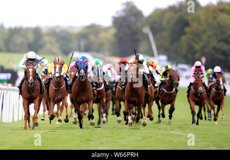 Timoshenko monté par Jockey Luke Morris (à gauche) sur leur façon de gagner le handicap au cours de Goodwood Unibet deuxième jour de l'Qatar Festival de Goodwood à Goodwood Hippodrome, Chichester. Banque D'Images