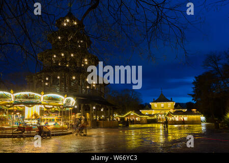 Marché de Noel à la Tour Chinoise, Munich, Allemagne Banque D'Images