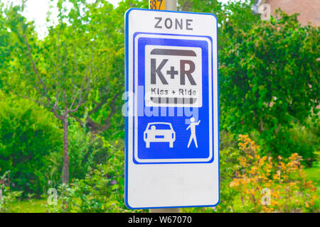 Panneau routier néerlandais : kiss et zone de suspension Banque D'Images