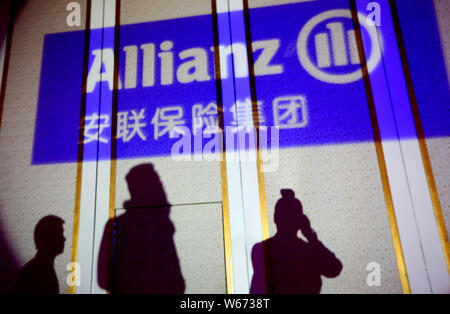 --FILE--un logo d'Allianz est représenté au cours de la cérémonie de signature d'Allianz, Baidu et Hillhouse Capital pour établir conjointement une assurance Internet c Banque D'Images