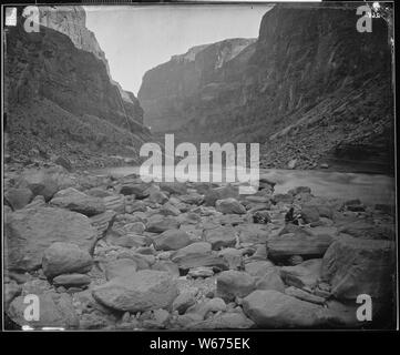 Laver la bouche de Kanab, à l'Est, fleuve du Colorado ; notes générales : photographié par William Bell dans le cadre de l'enquête 1872 Wheeler. Banque D'Images