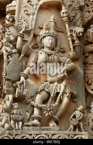 Hoysaleswara temple, également appelé simplement comme le temple, Halebidu est un 12ème siècle temple hindou dédié à Shiva.Plus grand monument à Halebidu. Banque D'Images