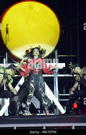 Hong Kong chanteuse et actrice Karen Mok effectue pendant sa tournée mondiale concert à Macao, Chine, 21 juillet 2018. Banque D'Images